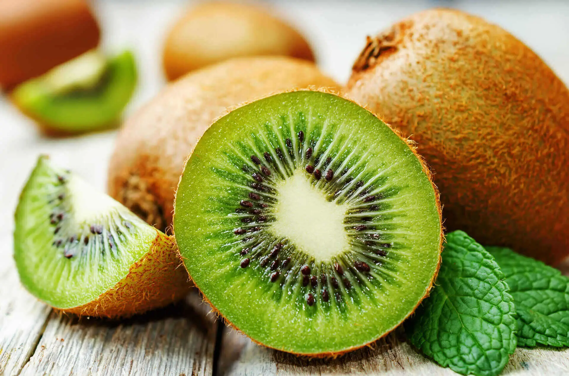 Mangia un kiwi prima di dormire: ecco cosa può succedere