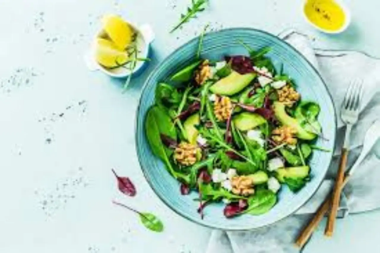Mangiare poco con il caldo aiuta davvero la digestione: ecco la strategia da seguire
